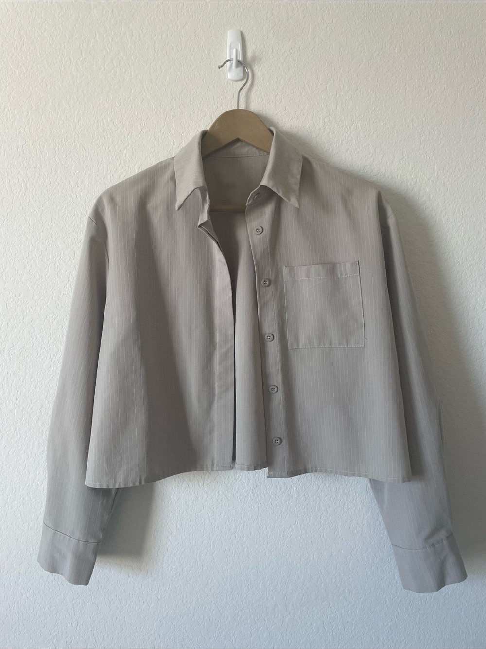 Crop Button-Front Shirt Jacket in Light Gray